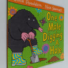 Julia Donaldson : One mole digging a hole - pikkukuva 1