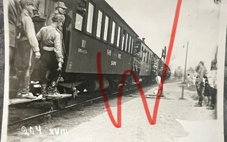 Valokuva Reserviupseerikoulu  18 loppujuna lähdössä