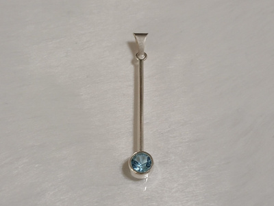 ISO Kotimainen Design Hopea riipus sinisellä kivillä KI 925