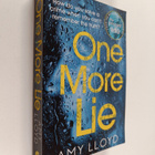 Amy Lloyd : One More Lie - pikkukuva 1