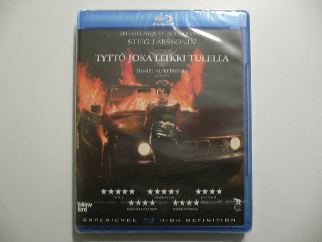 BLU-RAY - TYTTÖ JOKA LEIKKI TULELLA -09