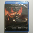 BLU-RAY - TYTTÖ JOKA LEIKKI TULELLA -09 - pikkukuva 1