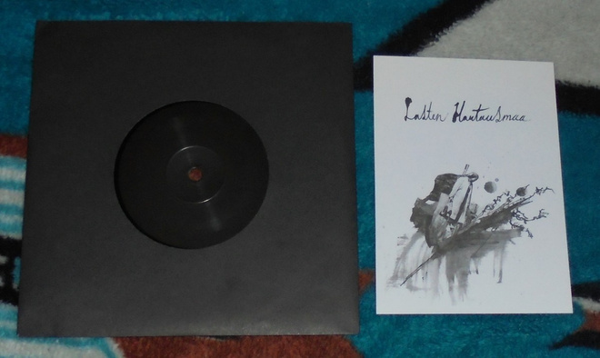 LASTEN HAUTAUSMAA ~ Salaa Tupakalle ~ 7" SINGLE + kortti