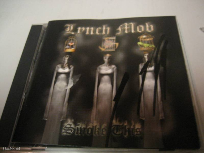 LYNCH MOB - SMOKE THIS CD LYNCHIN NIMIKIRJOITUKSELLA