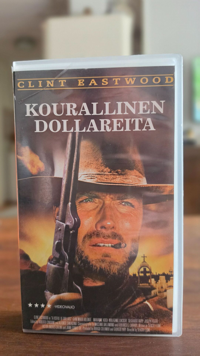 Kourallinen dollareita