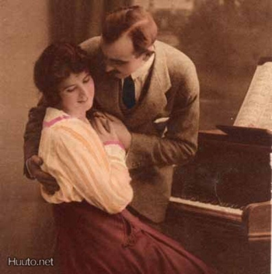 MUSIIKKI / Tyttö ja rakastunut mies - spinetti. 1900-l.