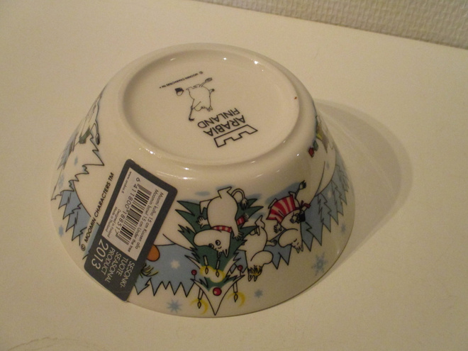 Muumikulho Kuusen alla 2013  tarra