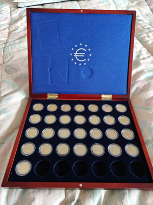29 kpl Suomi 2€ UNC mm. 6 risurahaa