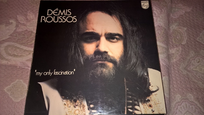 Hyväkuntoinen Demis Roussoksen LP-levy