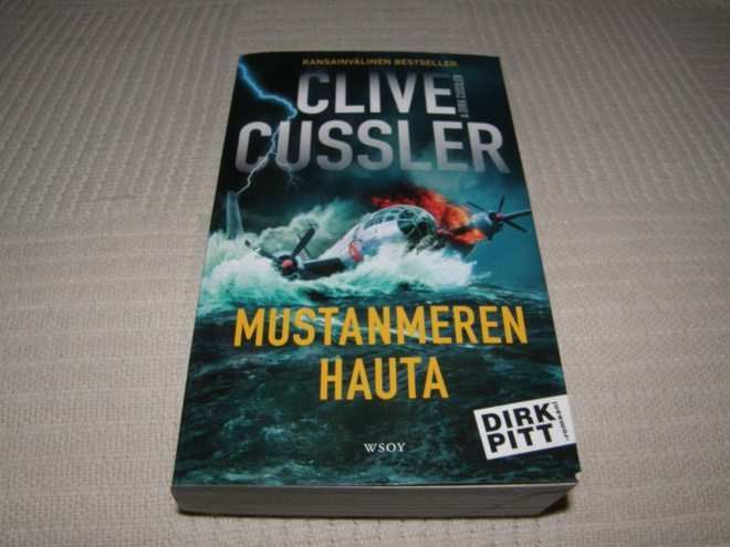 Clive Cussler Mustanmeren hauta  -pok