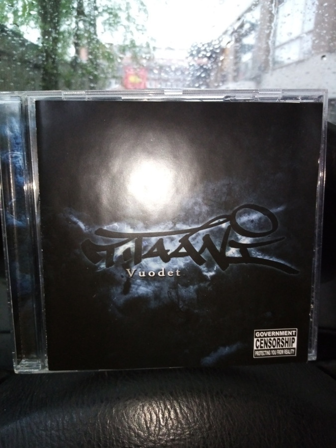 CD : TITAANI  :  Vuodet ( SIS POSTIKULU)