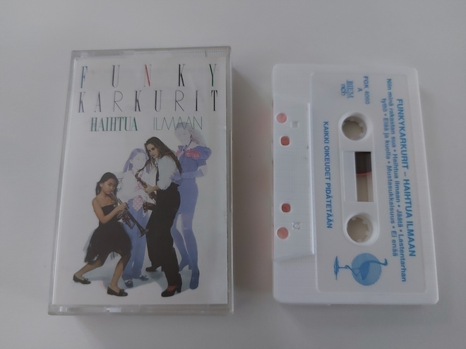 FUNKYKARKURIT - HAIHTUA ILMAAN c-kasetti