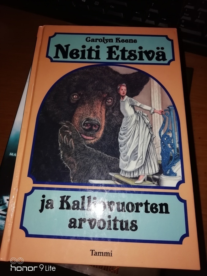 Carolyn Keene Neiti etsivä ja kalliovuorien arvoitus