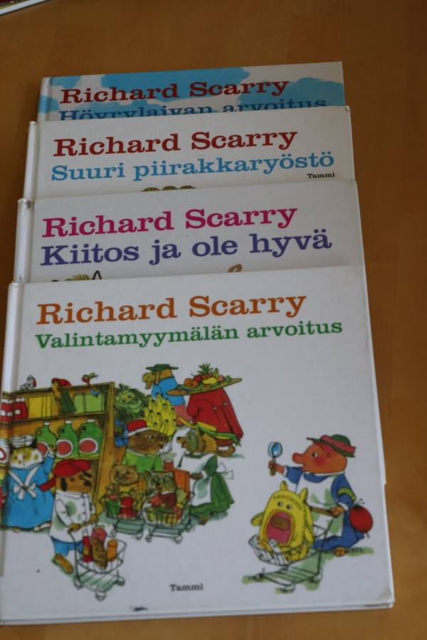 4 kpl Richard Scarry kuvakirjoja ( k.po 2009-2012 )