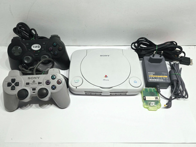 PSone konsoli + 2 ohjainta + muistikortti [2]