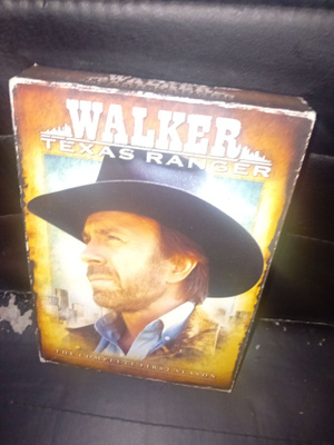 7 DVD  Walker Texas Ranger 1 kausi ( SIS POSTIKULU )