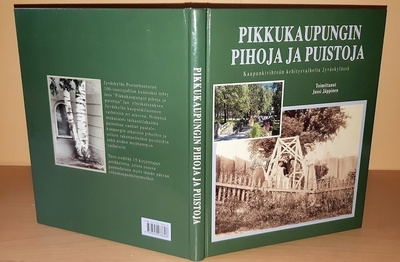 Pikkukaupungin pihoja ja puistoja
