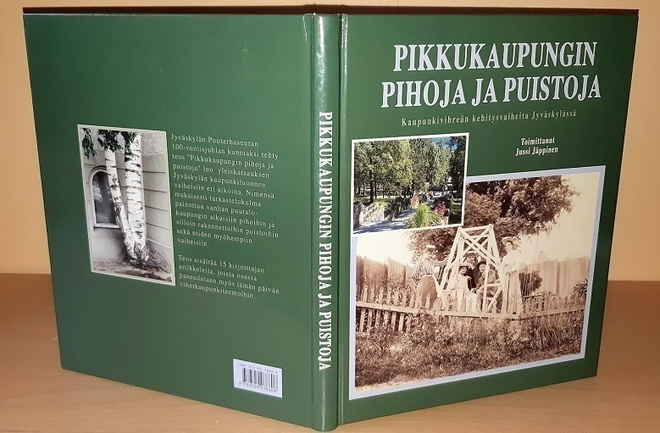 Pikkukaupungin pihoja ja puistoja