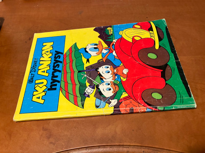 DISNEY AKU ANKAN HYRYSYSY 1977