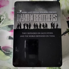 BAND OF BROTHERS-TAISTELUTOVERIT-6 DVDtä METALLIKOTELOSSA - pikkukuva 1