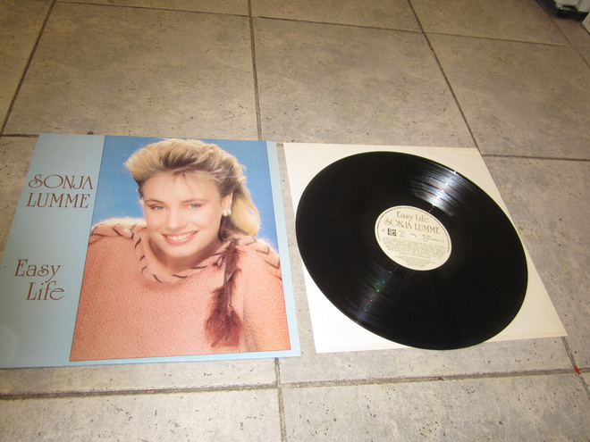 Sonja Lumme – Easy Life ( hienokuntoinen LP )