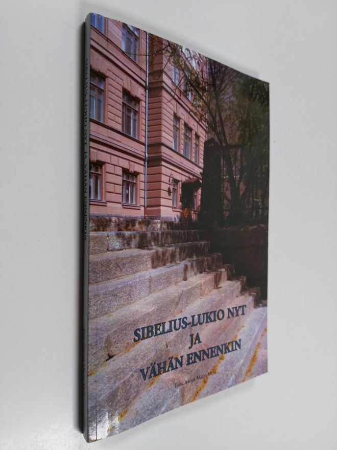 Sibelius-lukio nyt ja vähän ennenkin (rhtorin signeeraama...