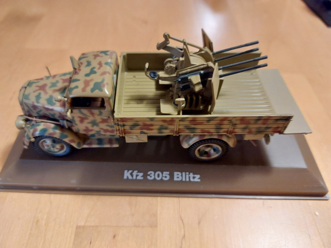 KFZ  305  BLITZ - PIENOISMALLI