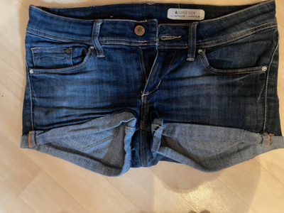 Lyhyet shortsit