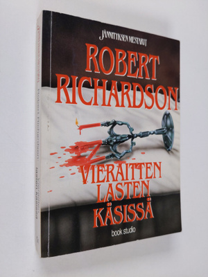 Robert Richardson : Vieraitten lasten käsissä