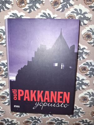 Outi Pakkanen : Yöpuisto 1p