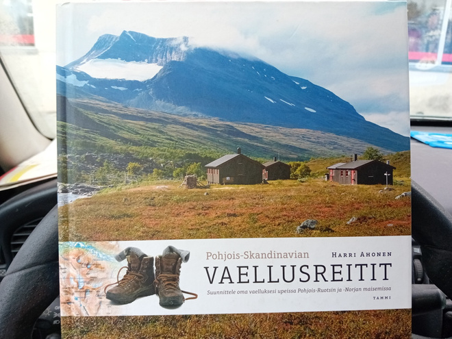 Ahonen  : Pohjois-Skandinavian vaellusreitit ( SIS POSTIKULU