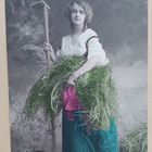 Leidillä tauko heinäntekopuuhissa, väripk, p. 1911 - pikkukuva 1
