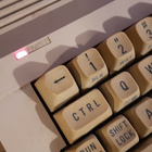 2kpl RIKKINÄISIÄ C64-TIETOKONEITA +2kasettiasemaa varaosiksi - pikkukuva 4