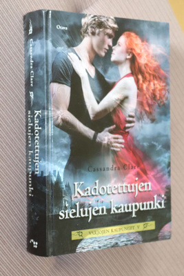 Cassandra Clare : Kadotettujen sielujen kaupunki (2.p. 2013)
