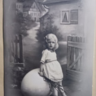Pikkuleidi nojaa jättimäiseen munaan, pajunkissoja, k-k 1928 - pikkukuva 1