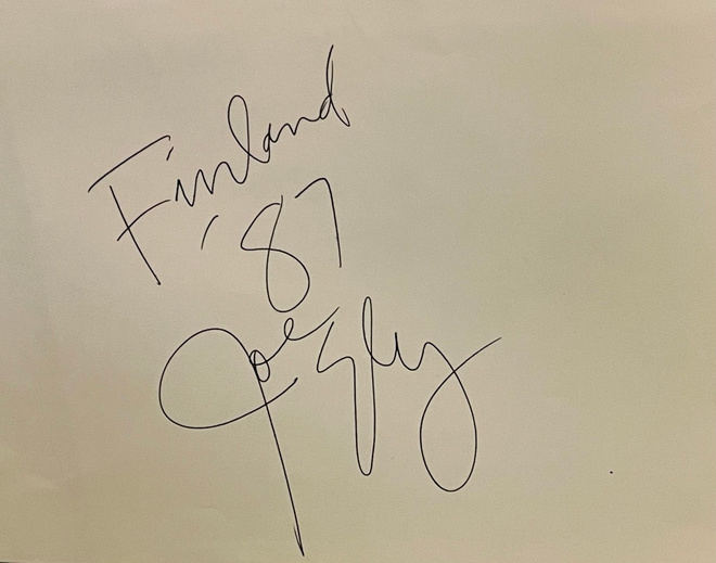 Joe Ely nimikirjoitus paperilla
