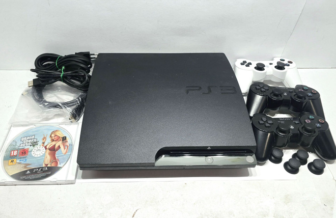 PS3 Slim 120GB konsoli + 3 ohjainta + peli [2]