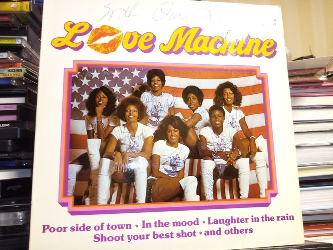 LP LOVE MACHINE ( SIGNED BY ALL MEMBERS) SIS POSTIKULU