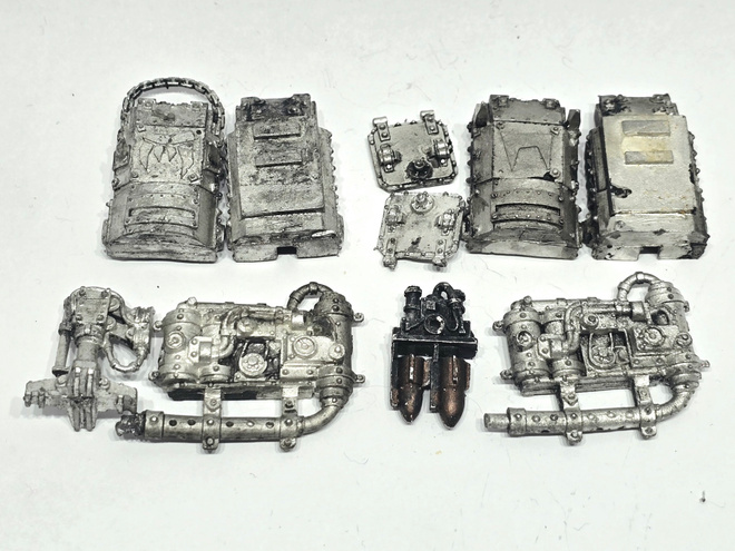 WH40K - 2kpl Ork Killa Kan (puutteellisia) [A13]
