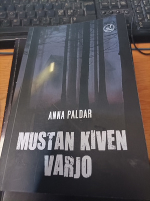 Anna Paldar Mustan kiven varjo