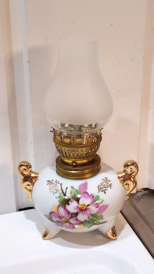 PIENI KIRSIKANKUKKA-AIHEINEN ÖLJYLAMPPU