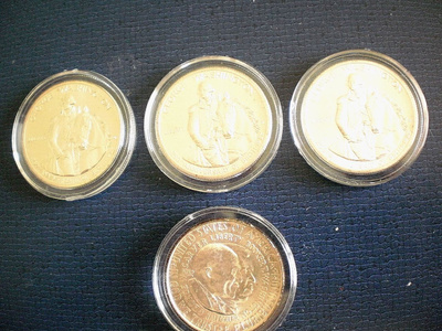 4 Half Dollar Hopeaa. Booker T. ja George Washington