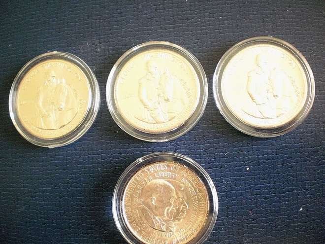 4 Half Dollar Hopeaa. Booker T. ja George Washington