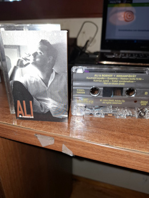 Ali & Rosvot - Kissanpäivät