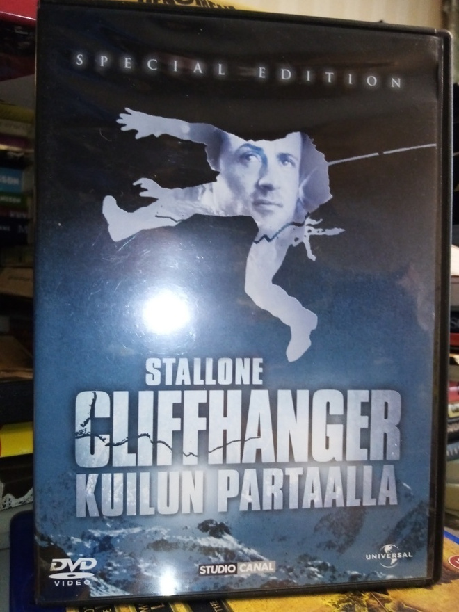 DVD :  CLIFFHANGER - KUILUN PARTAALLA ( SIS POSTIKULU  )