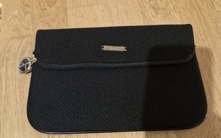 Georgio Armani käsilaukku