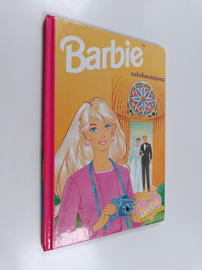 Sanna (suom.) Ropa : Barbie valokuvaajana