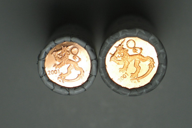 2001 SUOMI  1c  ja  2c  rullat  vuosiluku näkyy UNC laatu