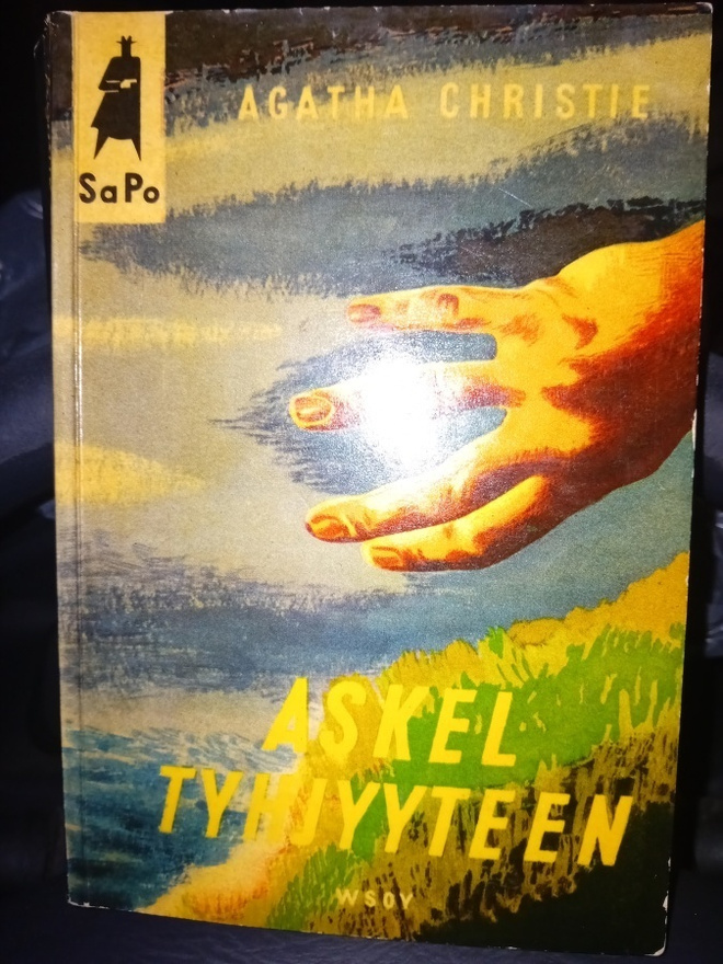Agatha Christie : Askel tyhjyyteen  ( SIS POSTIKULU  )