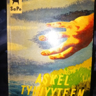 Agatha Christie : Askel tyhjyyteen  ( SIS POSTIKULU  ) - pikkukuva 1